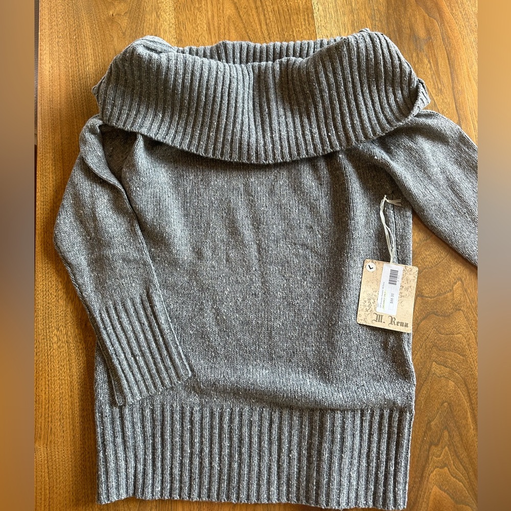 Gorgeous, thick turtleneck great neck line never been worn